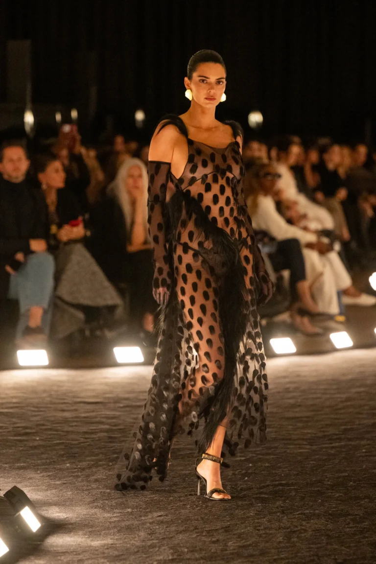 schiaparelli-verao-2026-_00045-schiaparelli-spring-2026-ready-to-wear-credit-brand-768x1152